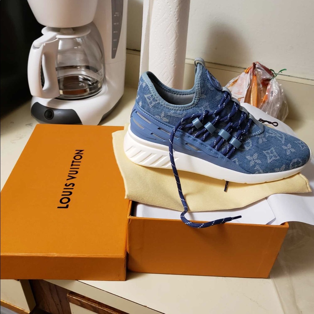 Louis Vuitton men’s shoes - Picture 1 of 2